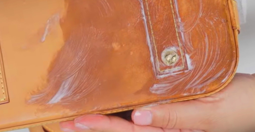 Remove water stains from leather